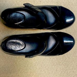 Size 39 Dansko shoes